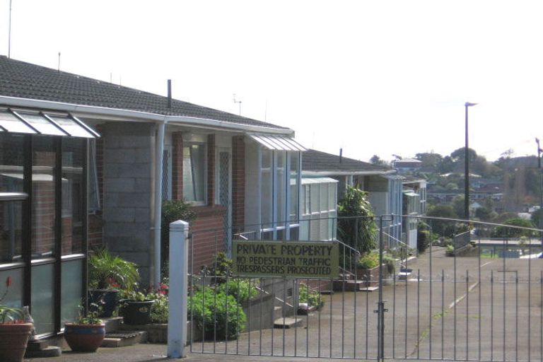 Photo of property in 10/690 Pakuranga Road, Howick, Auckland, 2010