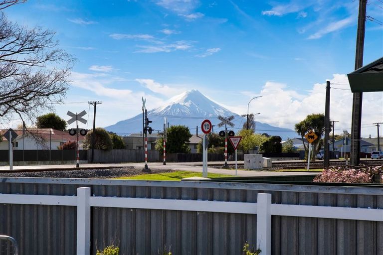 Photo of property in 37 Wallscourt Place, Normanby, Hawera, 4614