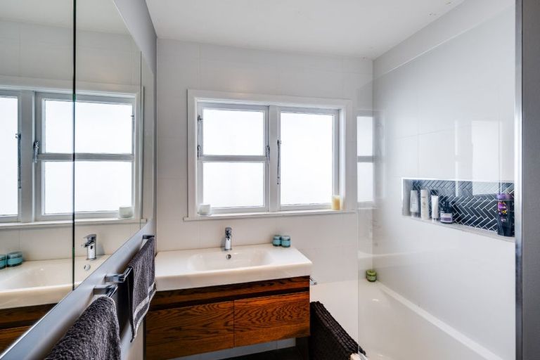 Photo of property in 2 Veronica Avenue, Marewa, Napier, 4110