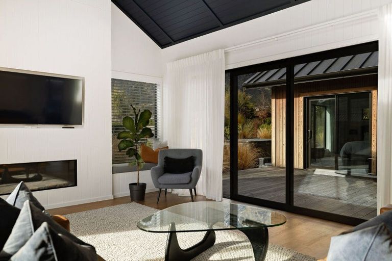 Photo of property in 2 Appin Court, Jacks Point, Queenstown, 9371