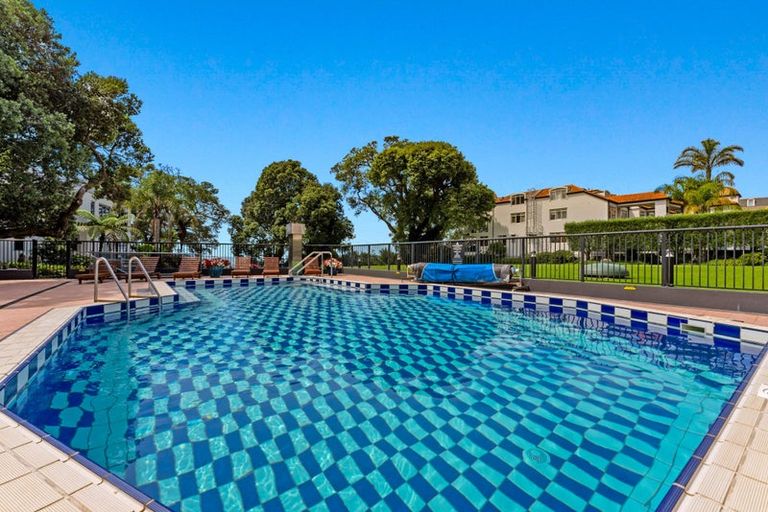 Photo of property in 4e/175 Hurstmere Road, Takapuna, Auckland, 0622