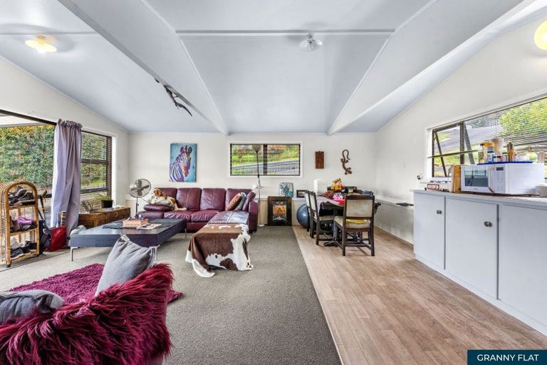 Photo of property in 10 Ardern Avenue, Stanmore Bay, Whangaparaoa, 0932