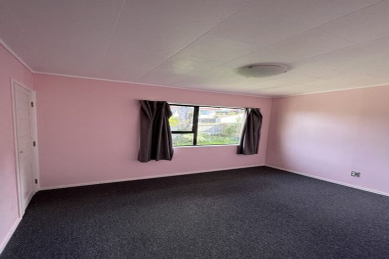 Photo of property in 1/15 Kupari Place, Totara Vale, Auckland, 0629