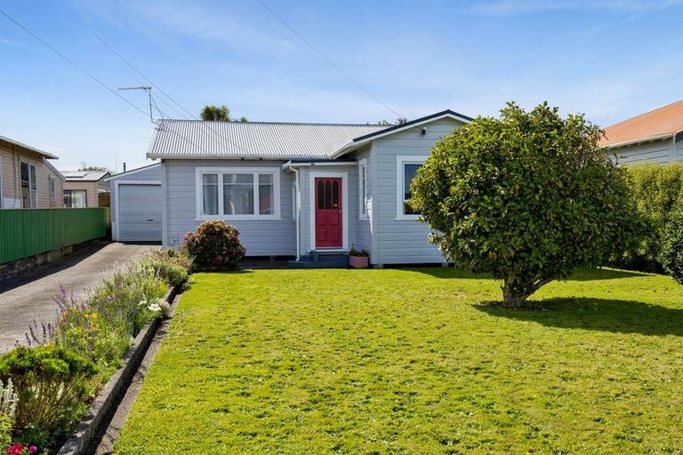 Photo of property in 12 Burns Street, Hawera, 4610