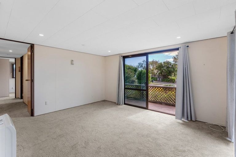 Photo of property in 10 Robert Grove, Paraparaumu, 5032