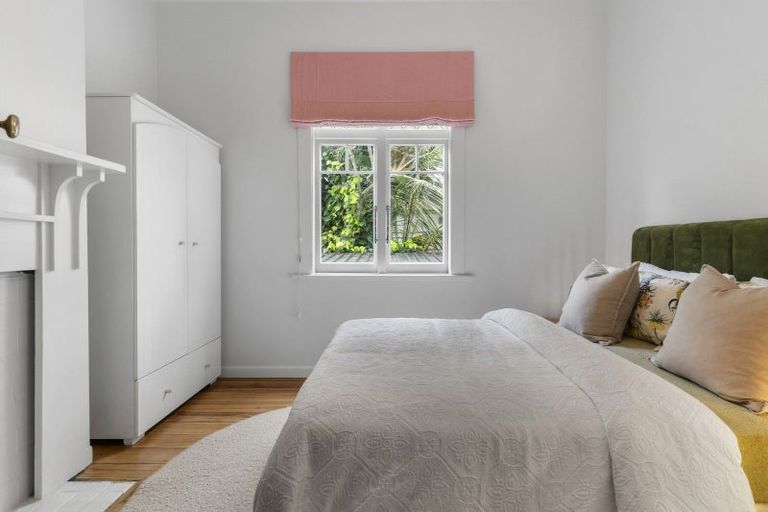 Photo of property in 202 Queen Street, Northcote Point, Auckland, 0627