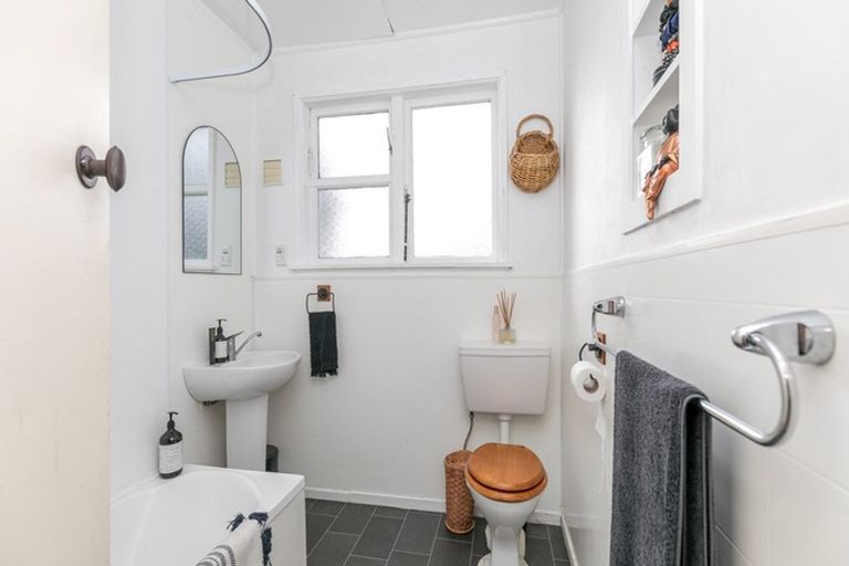 Photo of property in 2 Haultain Street, Fairfield, Hamilton, 3214