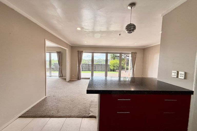 Photo of property in 112 Whangaparaoa Road, Red Beach, 0932