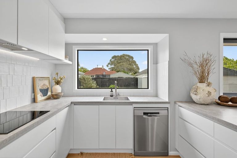 Photo of property in 15 Oakfield Street, Burnside, Christchurch, 8053