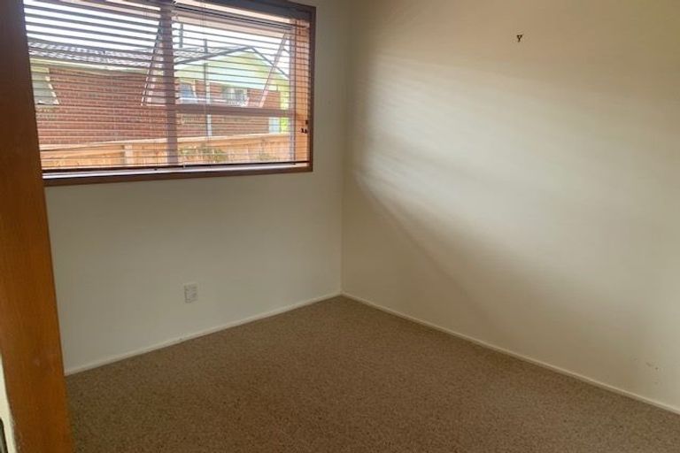 Photo of property in 23 Knights Road, Rothesay Bay, Auckland, 0630