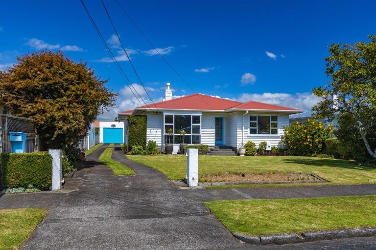 Photo of property in 4 Turakina Street, Merrilands, New Plymouth, 4312