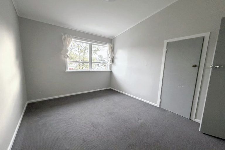 Photo of property in 16 Helena Street, Massey, Auckland, 0614