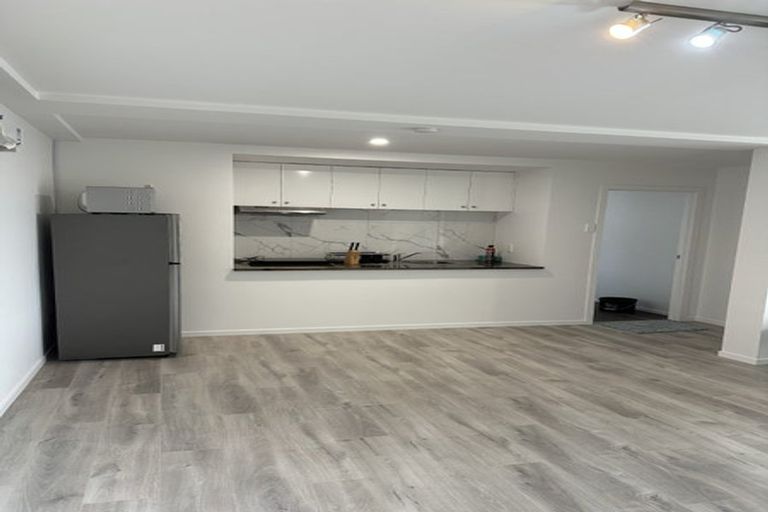 Photo of property in 322 Glenfield Road, Glenfield, Auckland, 0629