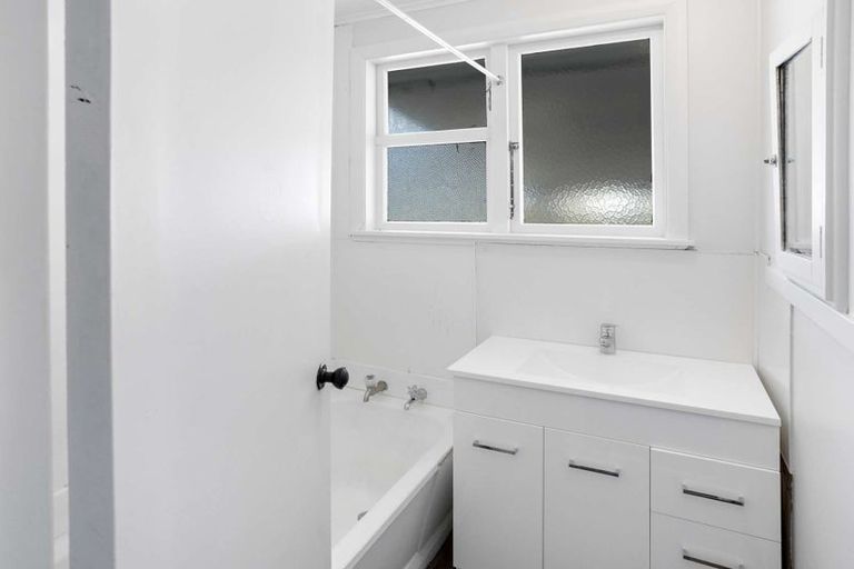 Photo of property in 1238 Cunningham Crescent, Mayfair, Hastings, 4122