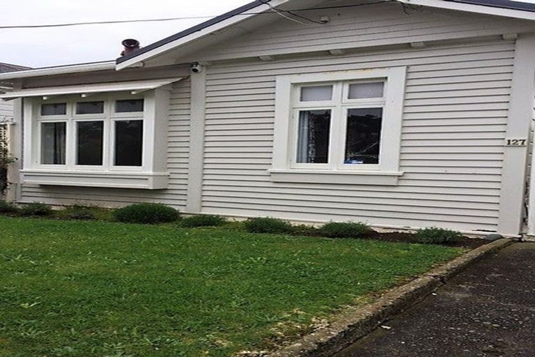 Photo of property in 127 Onepu Road, Lyall Bay, Wellington, 6022