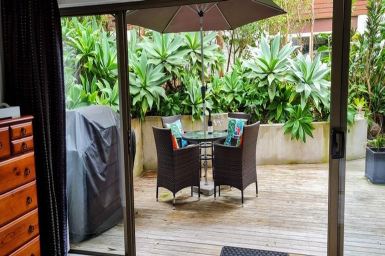 Photo of property in 43 Sharon Road, Waiake, Auckland, 0630