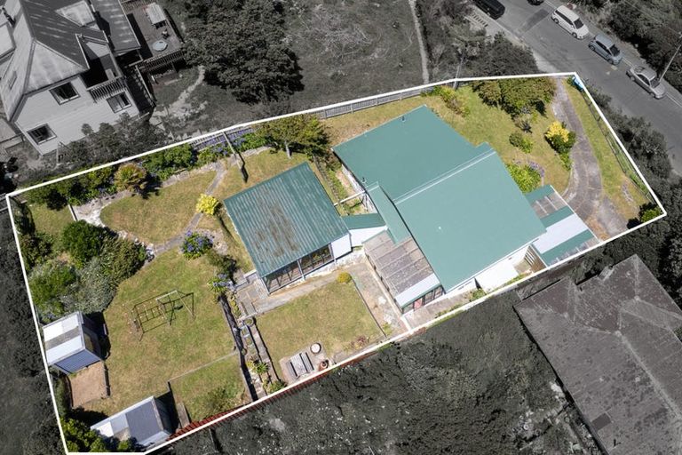 Photo of property in 25 Miles Crescent, Newlands, Wellington, 6037