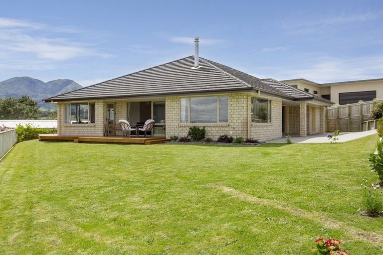 Photo of property in 45 Botanical Heights Drive, Waipahihi, Taupo, 3330