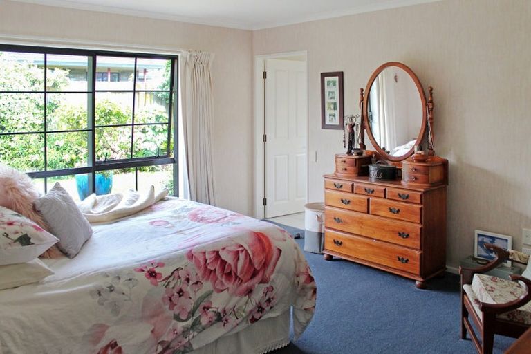 Photo of property in 16 Woodgate Court, Fitzherbert, Palmerston North, 4410