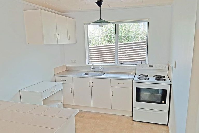 Photo of property in 42 Mildmay Road, Henderson, Auckland, 0610