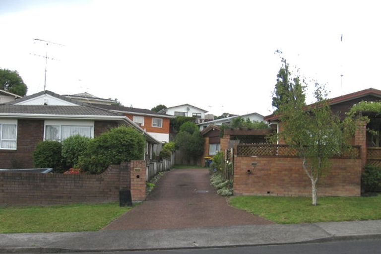 Photo of property in 2/7 Petrel Place, Massey, Auckland, 0614