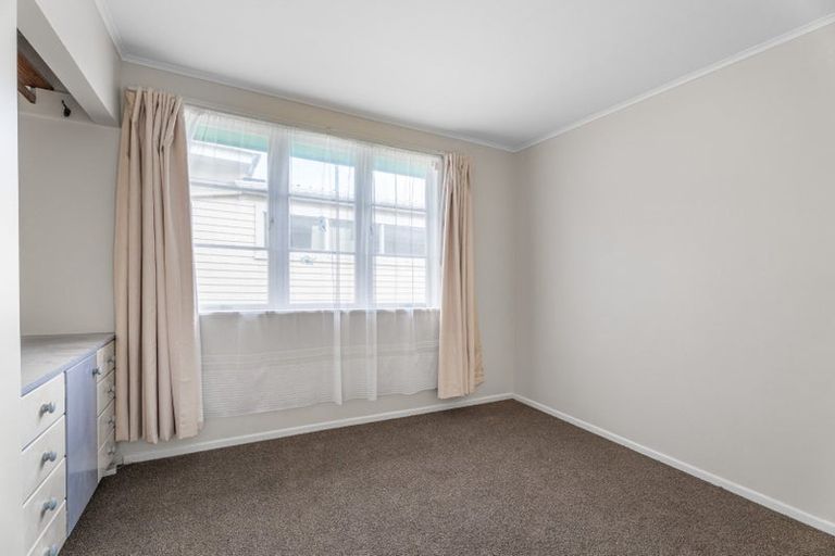 Photo of property in 9 Kuaka Place, New Lynn, Auckland, 0600