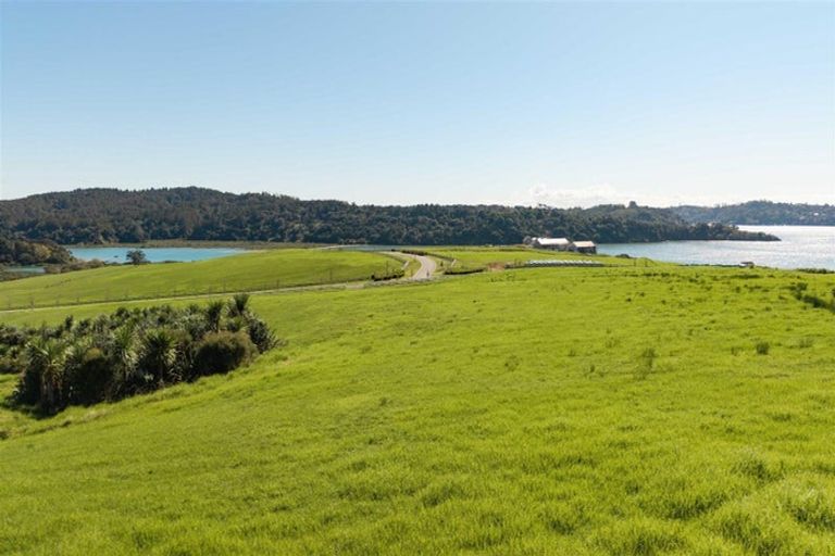 Photo of property in 11 Te Pae Okura Drive, Okura, 0792