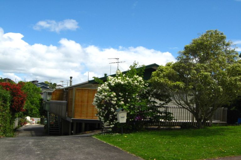 Photo of property in 2/5 Zita Avenue, Matakatia, Whangaparaoa, 0930