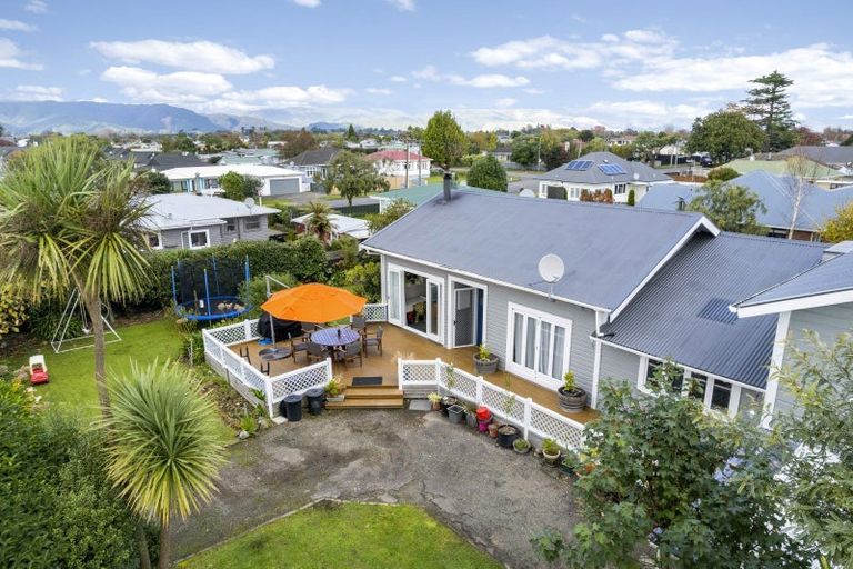 Photo of property in 1 Oriel Place, Levin, 5510