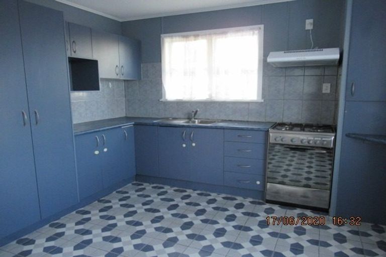 Photo of property in 63 Hepburn Road, Glendene, Auckland, 0602