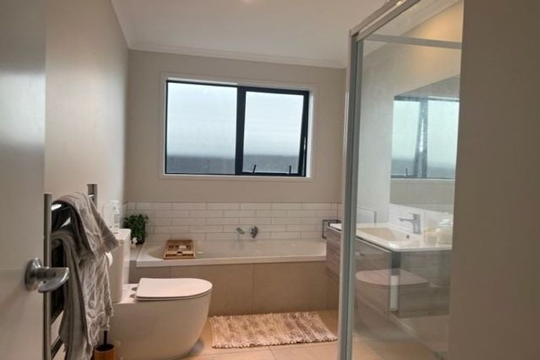 Photo of property in 16 Pioneer Crescent, Omokoroa, 3114