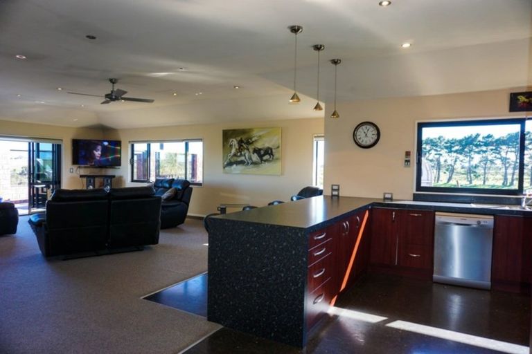 Photo of property in 218 Pukenamu Road, Te Horo, Otaki, 5581