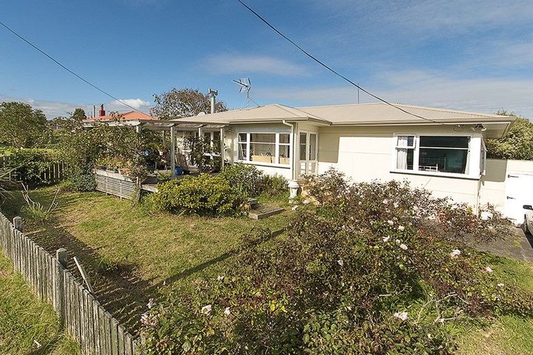 Photo of property in 8 Beach Road, Glenbrook, Waiuku, 2681