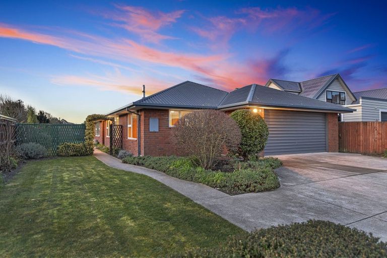 Photo of property in 5 Aberfoyle Place, Parklands, Christchurch, 8083