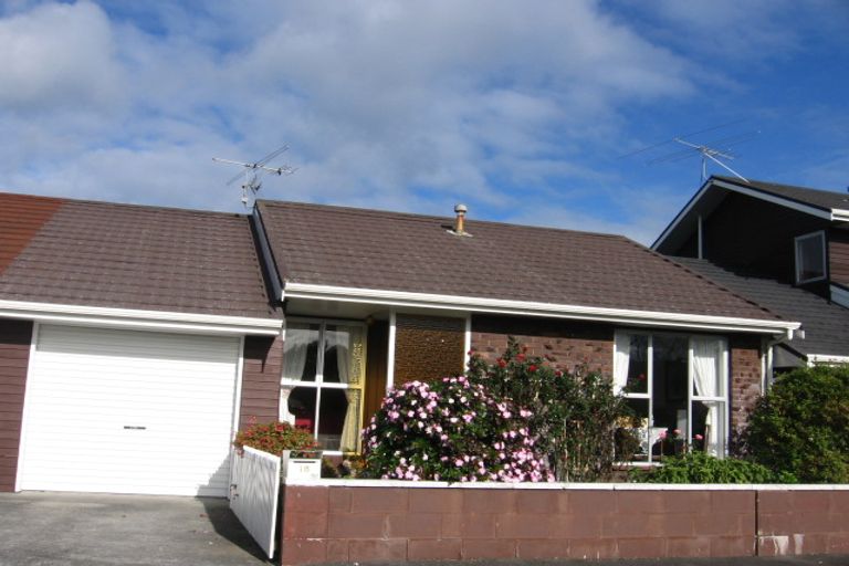 Photo of property in 18 Nikau Grove, Woburn, Lower Hutt, 5010