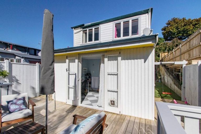 Photo of property in 22 Enfield Road, Hospital Hill, Napier, 4110