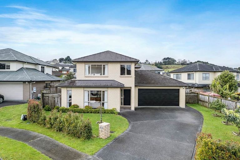 Photo of property in 11 Kouras Place, Flat Bush, Auckland, 2016