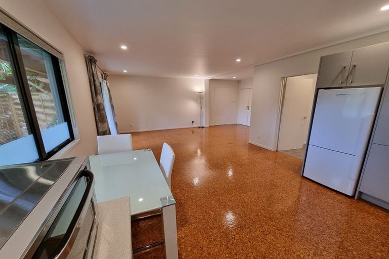 Photo of property in 22 Learmonth Avenue, Birkenhead, Auckland, 0626