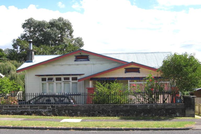 Photo of property in 9 Hutchinson Avenue, New Lynn, Auckland, 0600