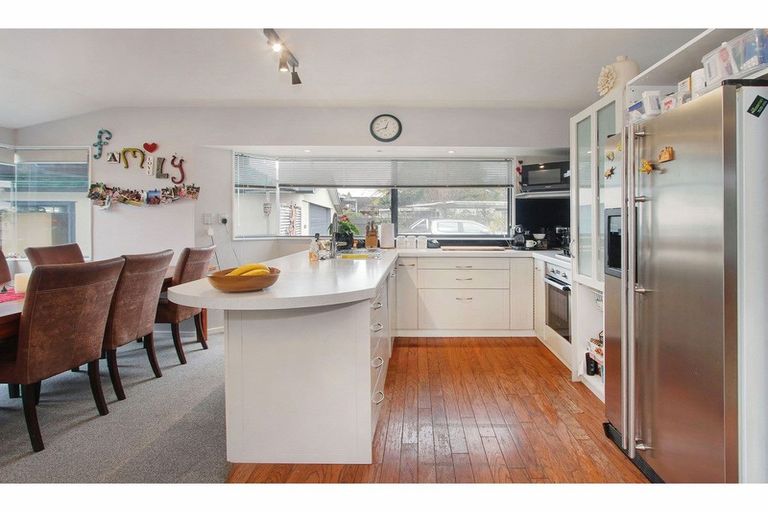 Photo of property in 23a Kervil Avenue, Te Atatu Peninsula, Auckland, 0610