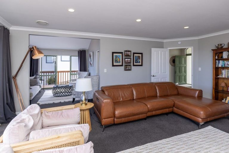 Photo of property in 56 Kakariki Grove, Waikanae, 5036