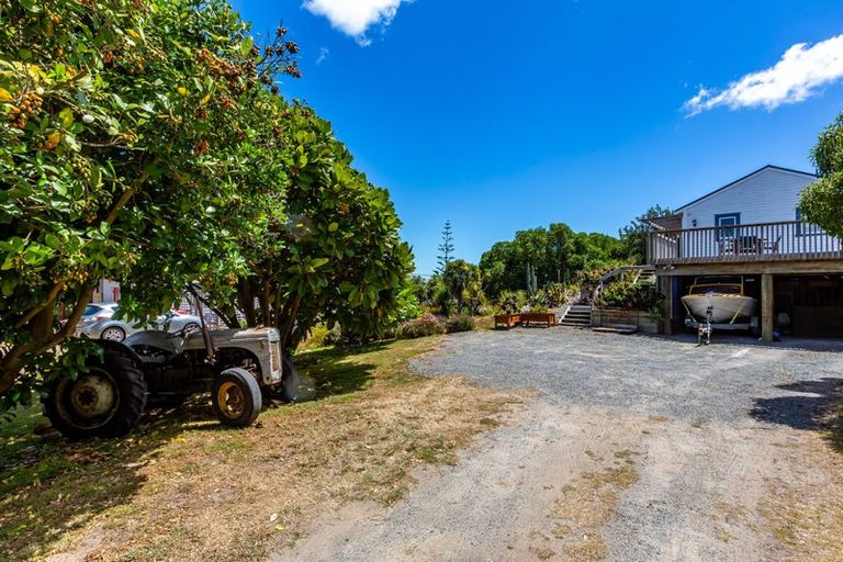 Photo of property in 106 Paetawa Road, Peka Peka, Waikanae, 5391