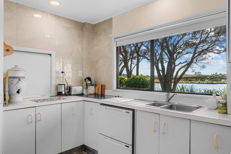 Photo of property in 16 Riverview Place, Waipu, 0582