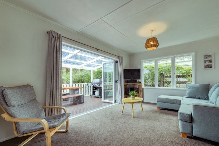 Photo of property in 213 Motutara Road, Muriwai, Waimauku, 0881