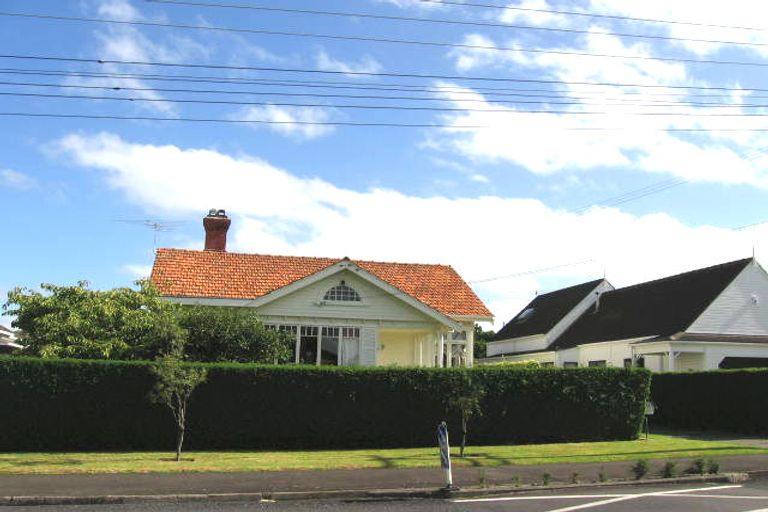 Photo of property in 9 Frater Avenue, Milford, Auckland, 0620