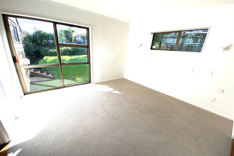 Photo of property in 11 Birman Close, Half Moon Bay, Auckland, 2012