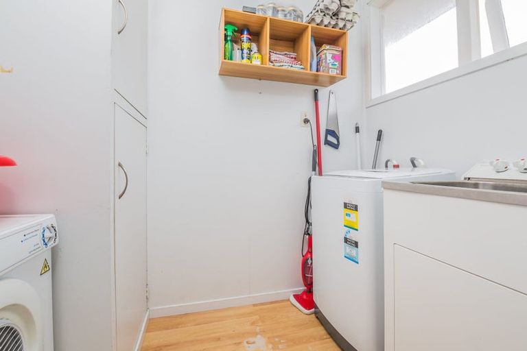 Photo of property in 53 Blakeborough Drive, Forrest Hill, Auckland, 0620