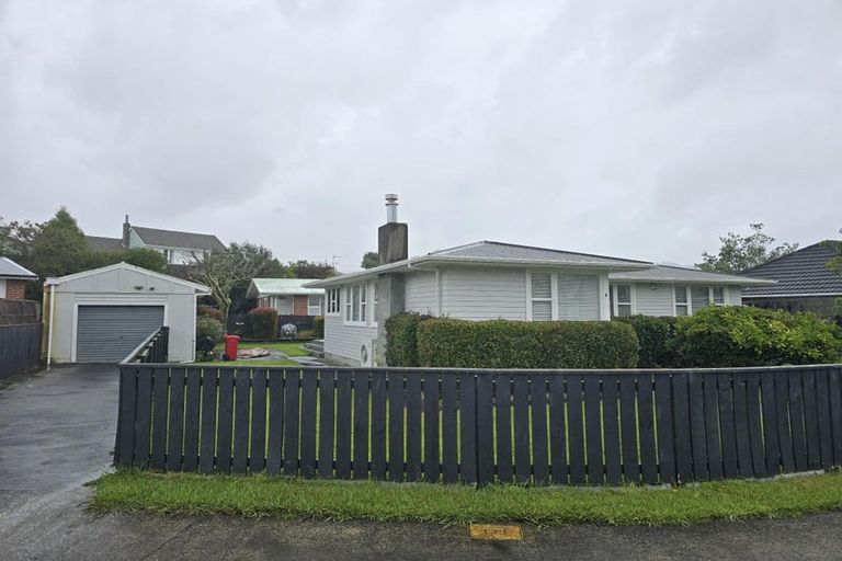 Photo of property in 4 Tiwakawaka Grove, Heretaunga, Upper Hutt, 5018