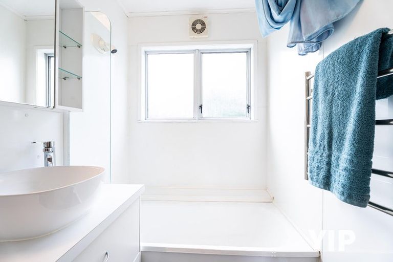 Photo of property in 1/24 Horokiwi Road West, Newlands, Wellington, 6037