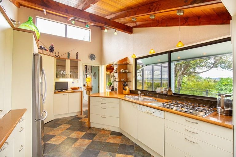 Photo of property in 5 Clearwater Cove, West Harbour, Auckland, 0618